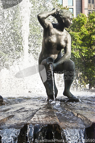 Image of Fountain in Plaza d'Espana - Madrid
