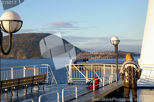 Image of Ship passing Oscarsborg in the Oslofjord