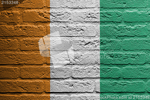 Image of Brick wall with a painting of a flag, Ivory Coast