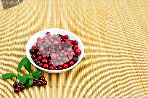 Image of Lingonberry in a white cup on a bamboo mat