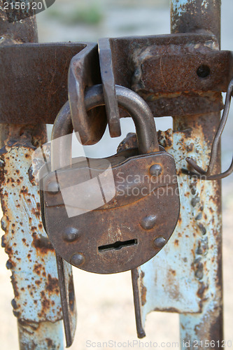 Image of Rusty padlock