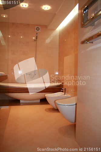 Image of Modern bathroom