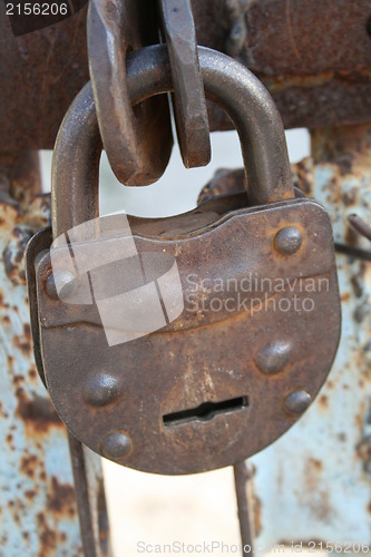 Image of Rusty padlock