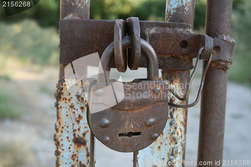 Image of Rusty padlock