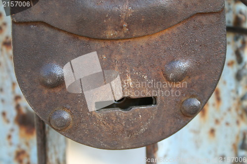 Image of Rusty padlock