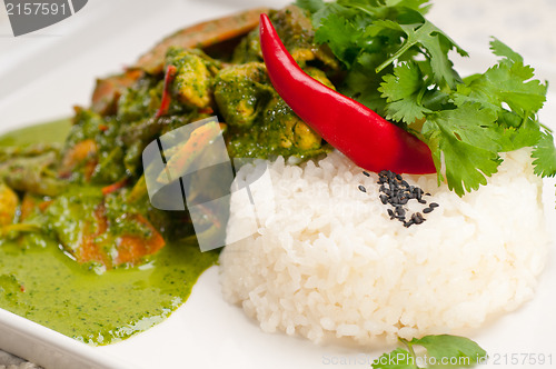 Image of chicken with green curry vegetables and rice