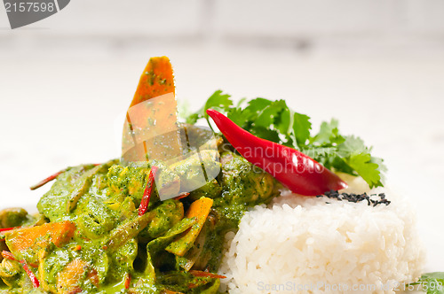 Image of chicken with green curry vegetables and rice