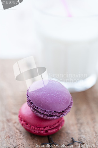 Image of Macaroons and milk