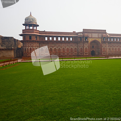 Image of Red Agra ford, India