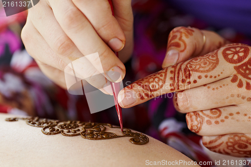 Image of Henna art on woman's hand