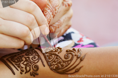 Image of Henna art on woman's hand