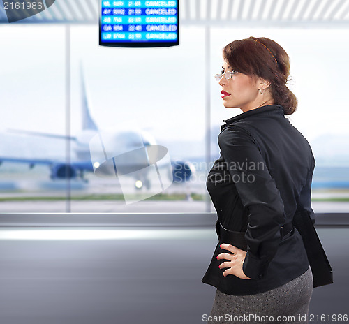 Image of business woman in airport ll