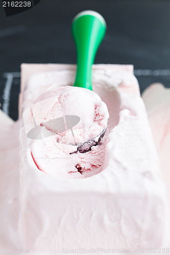 Image of Strawberry ice cream and scoop