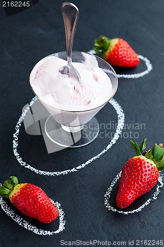Image of Strawberry ice cream and whole strawberries