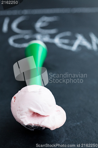 Image of Strawberry ice cream and scoop