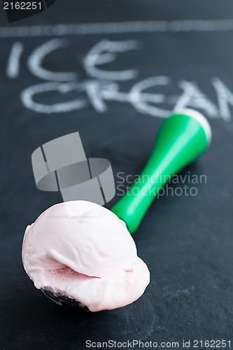 Image of Strawberry ice cream and scoop