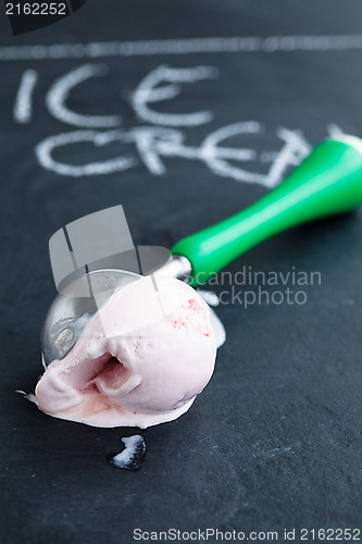 Image of Strawberry ice cream and scoop