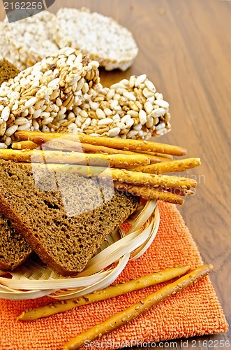 Image of Rye bread and crispbreads in a wicker plate