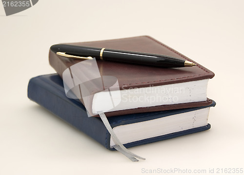 Image of Couple of books and pen