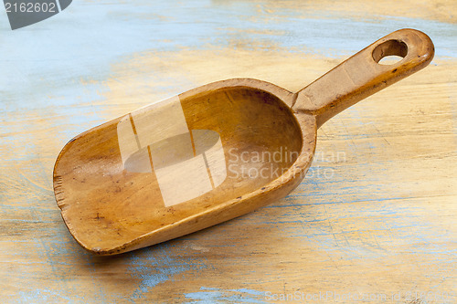 Image of empty rustic scoop