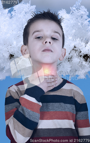 Image of Child have sore throat sick