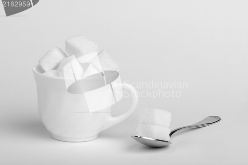 Image of Sugar lumps in cup