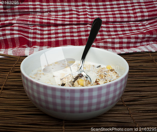 Image of Muesli breakfast in a bowl