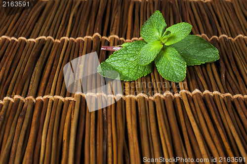 Image of Mint leaves on wooden base