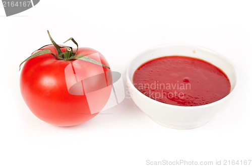 Image of Tomato and Bowl of tomato sauce