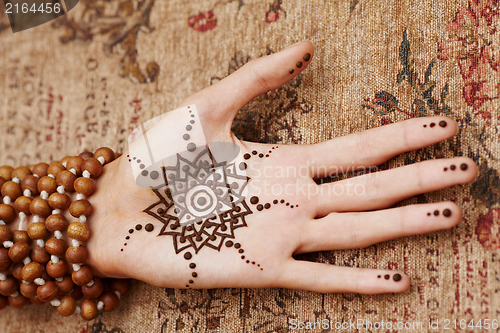 Image of Henna art on woman's hand