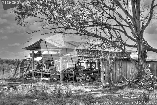 Image of old farm shed falling apart