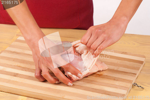 Image of Removing chicken skin