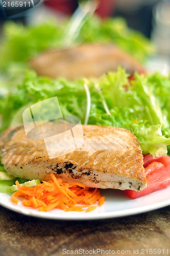 Image of grilled salmon and salad