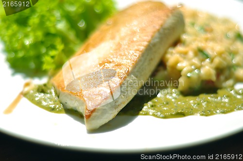 Image of grilled salmon and salad