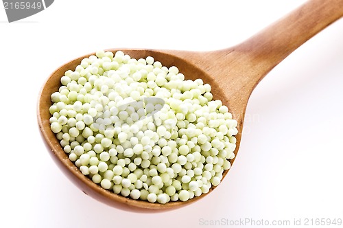 Image of tapioca pearls with lime. white bubble tea ingredients