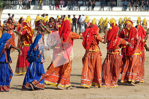 Image of Indian girls dancing at Pushkar camel fair
