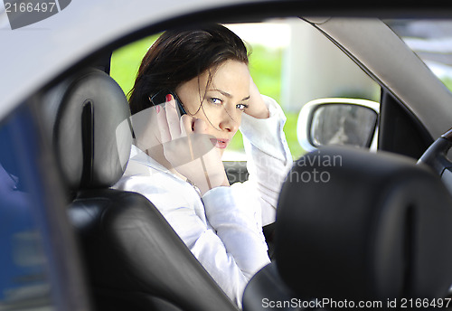 Image of woman speaks by phone