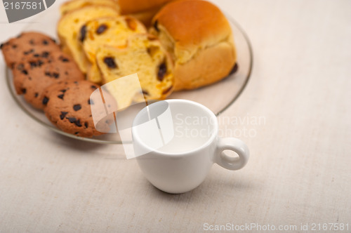 Image of selection of sweet bread and cookies