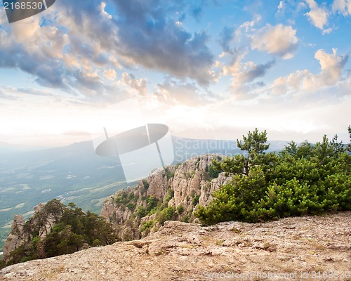 Image of mountain landscape 