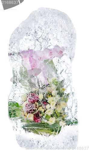 Image of delicate bouquet of flowers in the ice