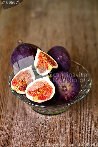 Image of bowl with fresh figs