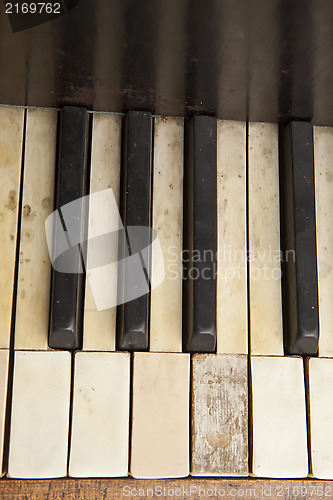 Image of Old piano keyboard