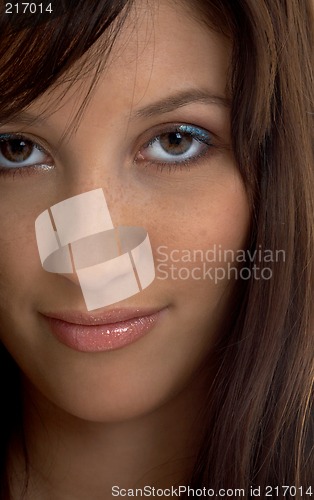 Image of closeup portrait of smiling brunette