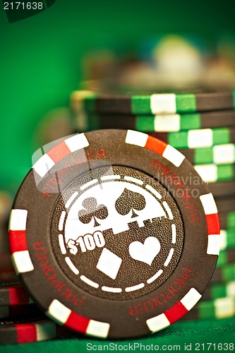 Image of gambling chips on green cloth