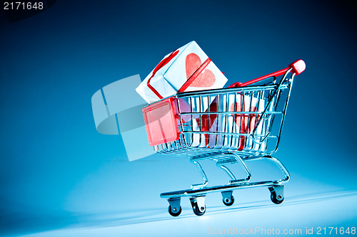 Image of shopping cart ahd gift