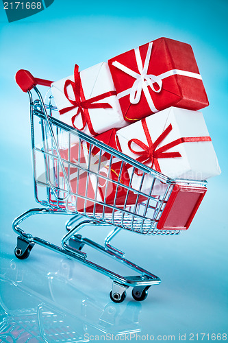 Image of shopping cart ahd gift