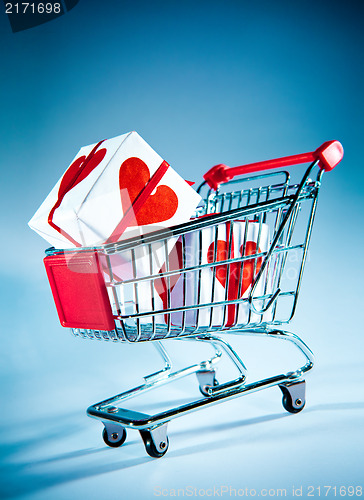 Image of shopping cart ahd gift