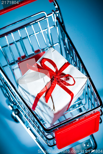 Image of shopping cart ahd gift