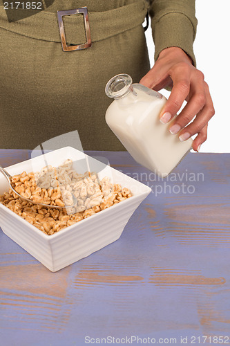Image of Milk on cereals