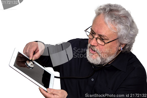 Image of Senior is doing tablet pc diagnosis